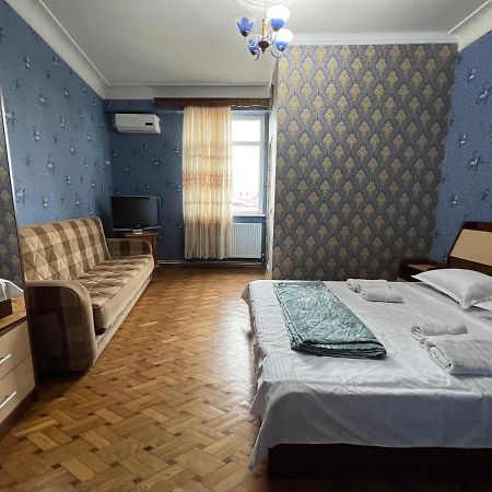 Twins Guest House Batumi Esterno foto