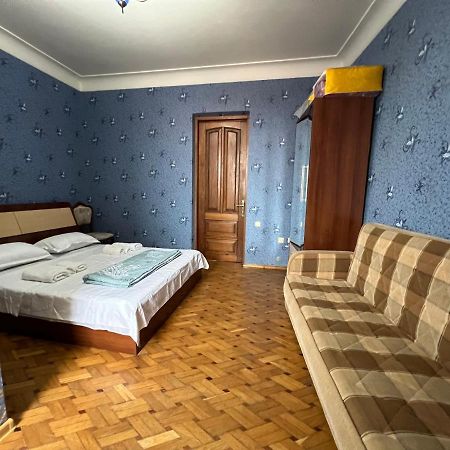 Twins Guest House Batumi Esterno foto