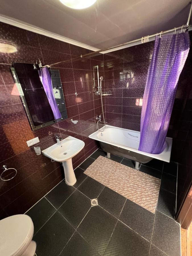 Twins Guest House Batumi Esterno foto