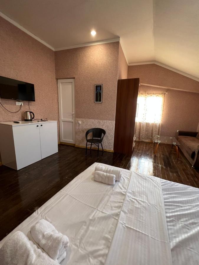Twins Guest House Batumi Esterno foto