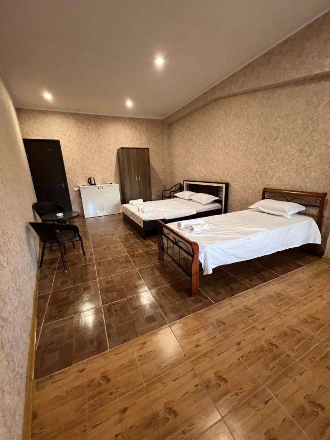 Twins Guest House Batumi Esterno foto