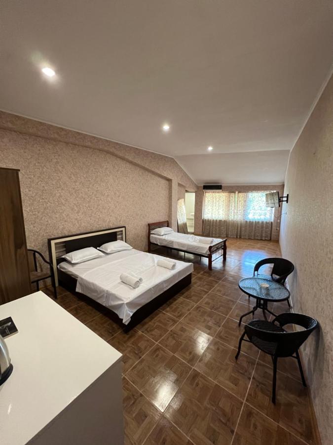 Twins Guest House Batumi Esterno foto
