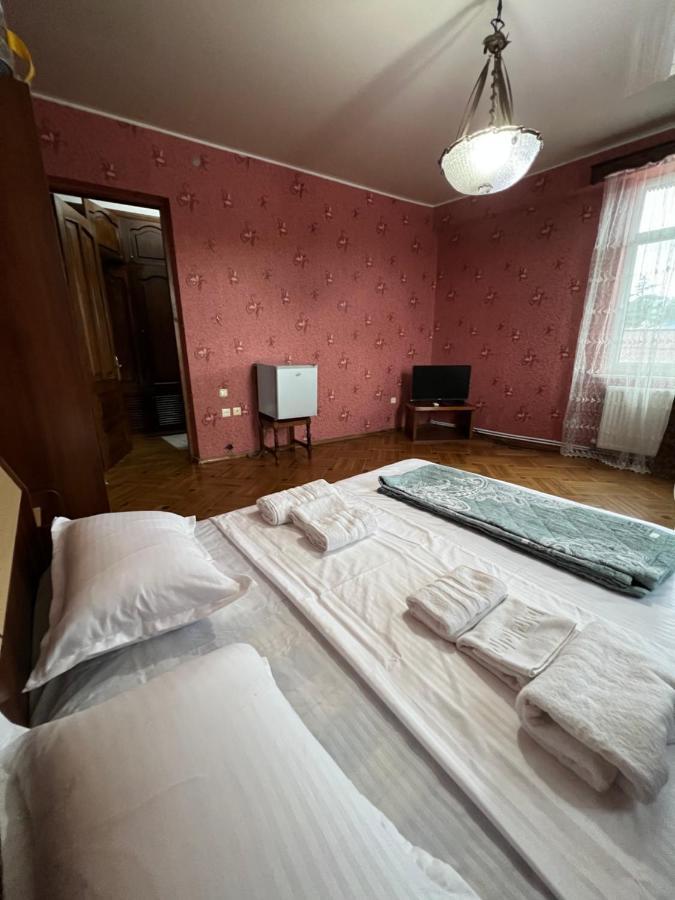 Twins Guest House Batumi Esterno foto