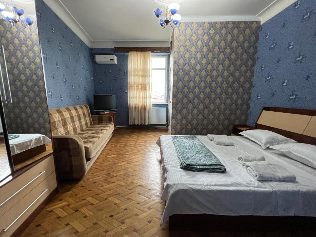 Twins Guest House Batumi Esterno foto