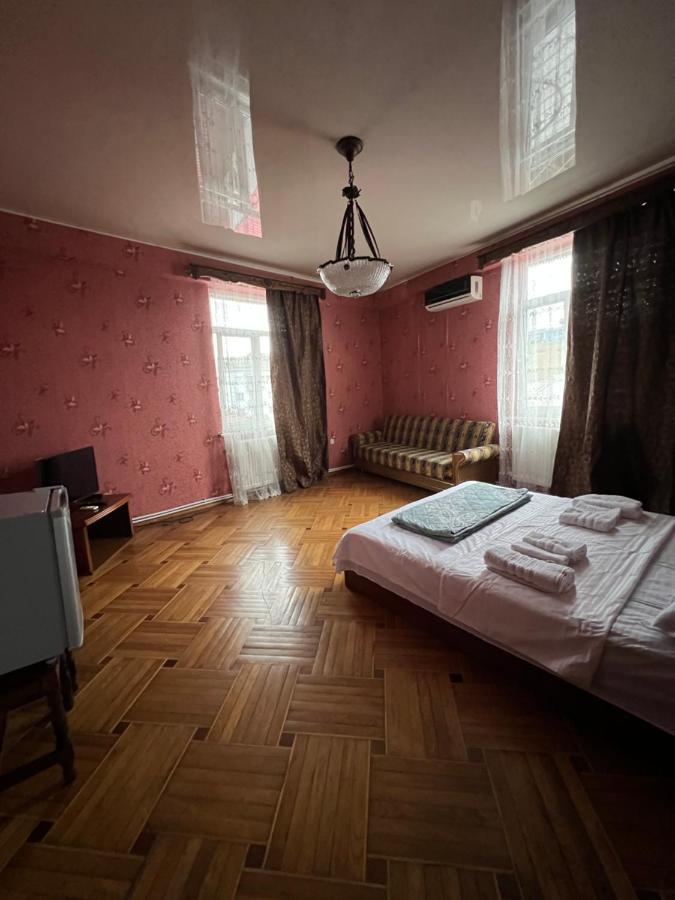 Twins Guest House Batumi Esterno foto
