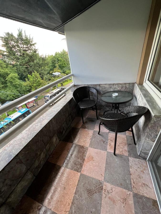 Twins Guest House Batumi Esterno foto
