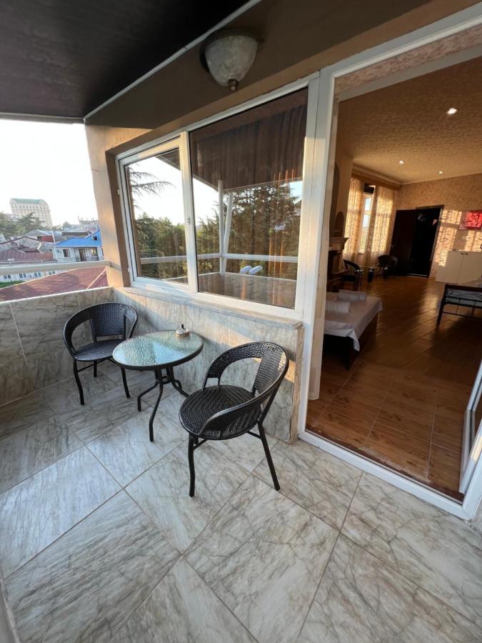 Twins Guest House Batumi Esterno foto
