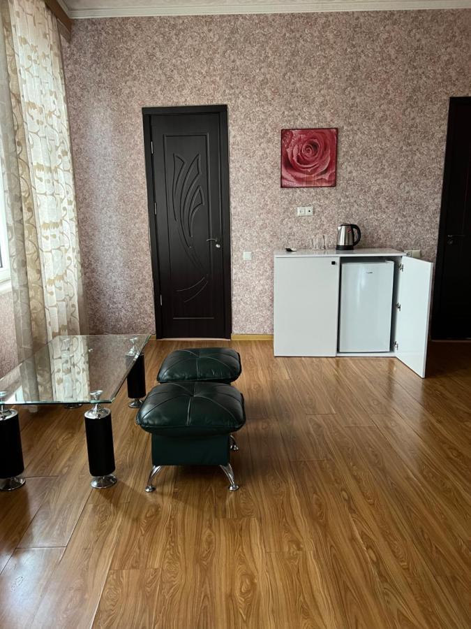 Twins Guest House Batumi Esterno foto